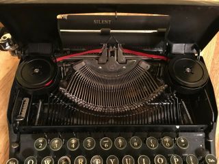 Vintage 1940 ' s Smith - Corona Silent Portable Floating Shift Typewriter with Case 3