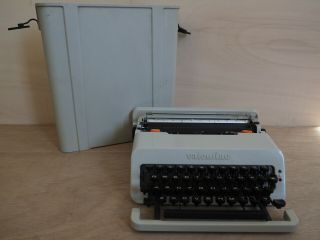Typewriter Olivetti Valentine White écrire Schreibmaschine Vintage 打字机 آلة كاتبة