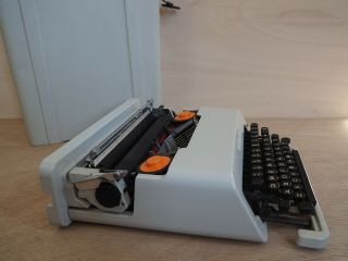 Typewriter OLIVETTI VALENTINE WHITE écrire Schreibmaschine vintage 打字机 آلة كاتبة 3