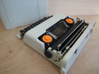 Typewriter OLIVETTI VALENTINE WHITE écrire Schreibmaschine vintage 打字机 آلة كاتبة 5