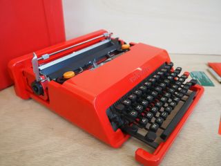 Typewriter OLIVETTI VALENTINE écrire Schreibmaschine vintage 打字机 آلة كاتبة 2