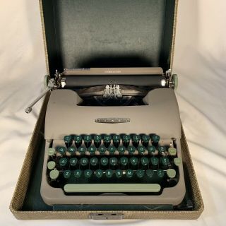 Antique 1965 Sears Tower Commander Portable Typewriter