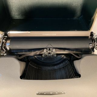 Antique 1965 Sears Tower Commander Portable Typewriter 5