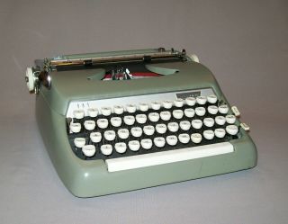 Old Vtg 1960s Smith Corona Sterling Portable Typewriter Great W/case