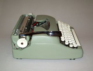 Old Vtg 1960s Smith Corona Sterling Portable Typewriter Great W/Case 5