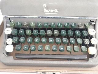Portabletypewriter - Simpson ' s - 1940 ' s 2