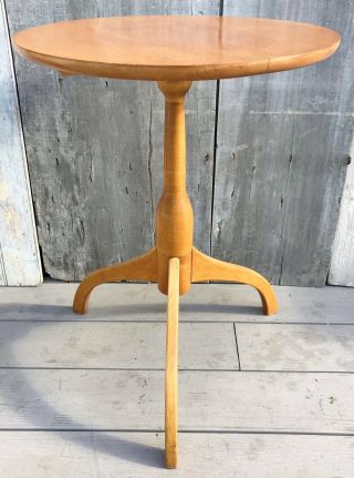 Vintage Hagerty Cohasset Colonial Birds Eye Maple Round Candle Stand Side Table