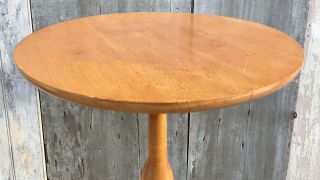 Vintage Hagerty Cohasset Colonial Birds Eye Maple Round Candle Stand Side Table 2