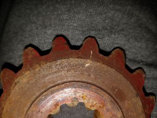 580842R1 Antique Vintage Cast Iron International Harvester Farm Tractor Gear 3