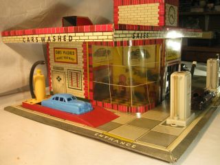 T COHN TIN TOY GAS STATION 1948 - WITH 3 CARS - VIRTUALLY COMPLETE - 3