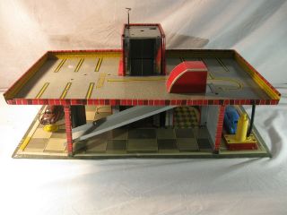 T COHN TIN TOY GAS STATION 1948 - WITH 3 CARS - VIRTUALLY COMPLETE - 4