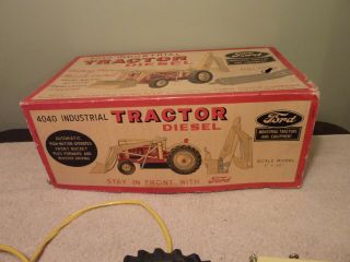 Cragston Corp 4040 Ford Battery Operated Remote Control Tractor. 9