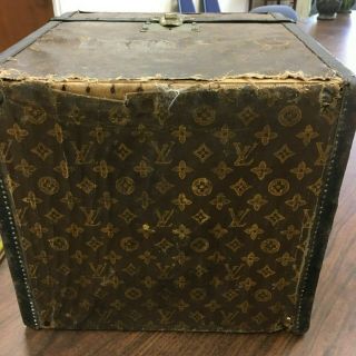 Vintage Louis Vuitton square trunk or hatbox 2