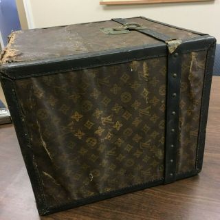 Vintage Louis Vuitton square trunk or hatbox 4