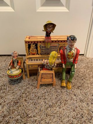 Unique Art Mfg.  1945 Lil Abner And The Dogpatch 4 Wind Up Toy
