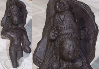 Very Rare,  Small 8th - 9th Century Indian Craved Black Stone Figure of Vishnu 2