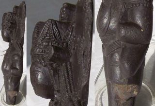 Very Rare,  Small 8th - 9th Century Indian Craved Black Stone Figure of Vishnu 3