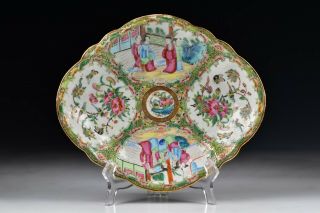 19th Century Chinese Export Porcelain Rose Medallion / Mandarin Serving Dish 3