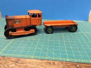 Rare Kingsbury Pressed Steel Wind - Up Little Jim Orange Crawler Tractor W/ Wagon
