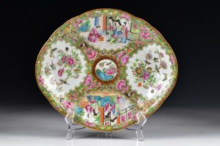 19th Century Chinese Export Porcelain Rose Medallion / Mandarin Serving Dish 5