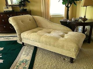 Ladies Vintage Fainting Couch (Settee,  Lounger) 3