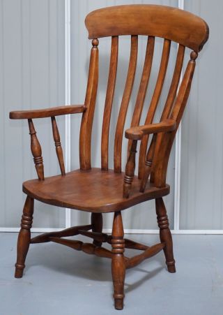 Rare English Elm Victorian Circa 1890 Windsor Stick Lath Back Chair Armchair