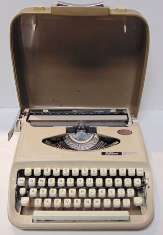 Vtg 1970 Montgomery Wards Signature 300t Portable Typewriter Made In Japan