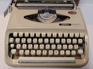 Vtg 1970 MONTGOMERY WARDS SIGNATURE 300T PORTABLE TYPEWRITER MADE IN JAPAN 2