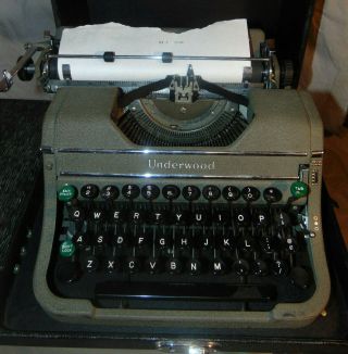 Vintage Underwood Champion Typewriter w/ Fold Out Tripod Desk Case Estate Fresh 6
