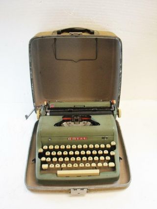 Antique Royal " Quiet De Luxe " Typewriter W/ D - Shaped Keys Vintage " Classic 1953 "