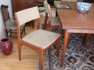 MID CENTURY SOLID TEAK DINING TABLE WITH 6 CHAIRS CIRCA EARLY 60 ' S DUX MADE 4