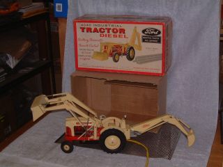 VINTAGE CRAGSTAN,  TIN,  B/O 4040 DIESEL FORD TRACTOR W/BOX.  FULLY COOL 4