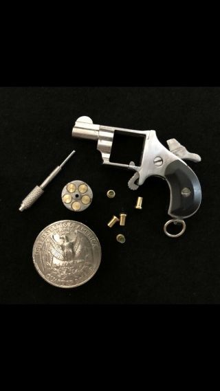 Miniature 2mm North American Arms style 1 : 2.  3 single action 5 shots revolver 2