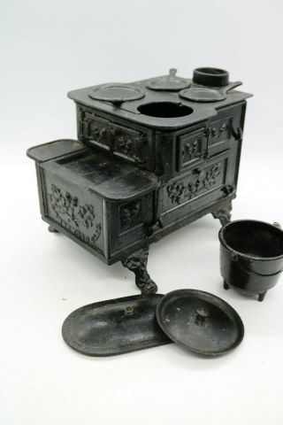 Antique M Greenwood Cin.  O.  Miniature Cast Iron Stove Toy Salesman Sample