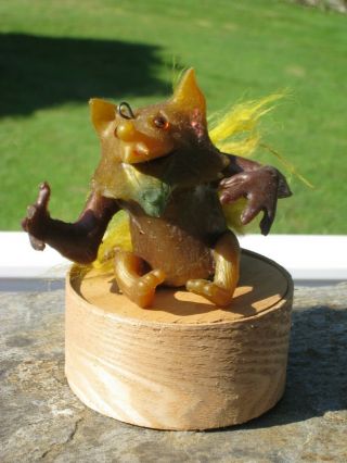 Yellow/Brown Wuver Wolf w/Yellow Tail Russ Berrie Oily Jiggler - Rare 2