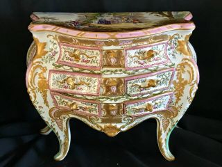 18 CENTURY FRENCH PORCELAIN BOX - CHEST HAND PAINTED GILDED HUGE MAGNIFICENT 2