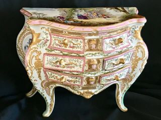 18 CENTURY FRENCH PORCELAIN BOX - CHEST HAND PAINTED GILDED HUGE MAGNIFICENT 3