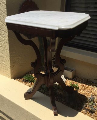 EARLY VICTORIAN EASTLAKE CARVED WALNUT MARBLE TOP PARLOR / SIDE END TABLE 2