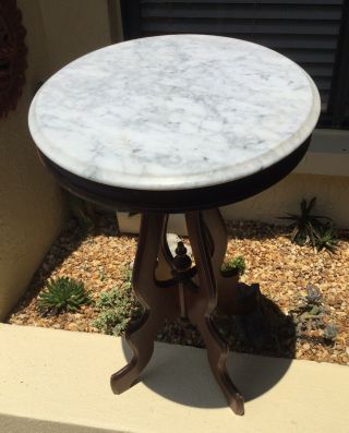 ANTQ VICTORIAN EASTLAKE CARVED WALNUT MARBLE TOP PARLOR / SIDE END TABLE 3