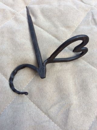 ANTIQUE HAND FORGED IRON BETTY LAMP HOLDER 2