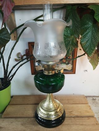 Antique Vintage Victorian Emerald Green Font Oil Lamp Complete