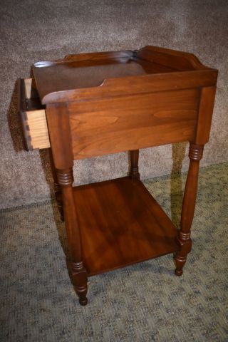 Vintage Henkel - Harris Solid Cherry Colonial Style Side Table w/Drawer 10