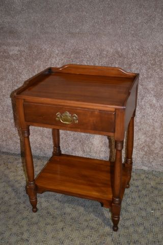 Vintage Henkel - Harris Solid Cherry Colonial Style Side Table w/Drawer 6