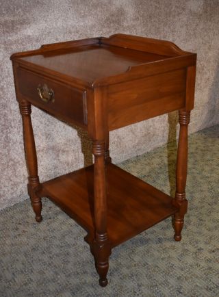 Vintage Henkel - Harris Solid Cherry Colonial Style Side Table w/Drawer 7