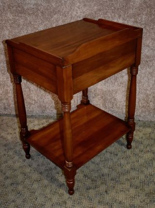 Vintage Henkel - Harris Solid Cherry Colonial Style Side Table w/Drawer 8