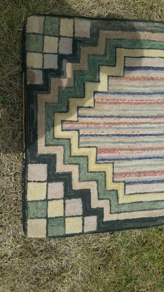 EARLY PRIMITIVE ANTIQUE FARMHOUSE HOOKED RUG.  GREAT MUTED COLORS.  AAFA. 3