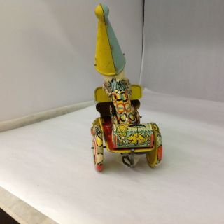 VINTAGE UNIQUE ART MFG.  CO.  ARTIE THE CLOWN Tin Wind Up Toy Car.  610 - G 4