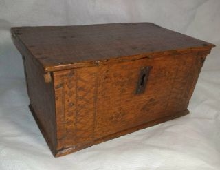 Fine Mid 17th Century Carved Oak Candle Box Casket c1650 2