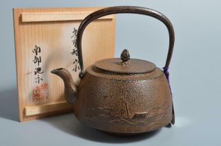 T2758: Japan Xf Iron Landscape Boat Sculpture Tea Kettle Teapot Tetsubin W/box