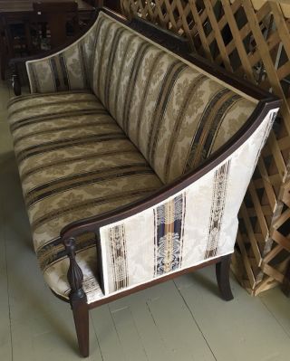 Vintage Victorian Sofa Couch Lovely Details 3